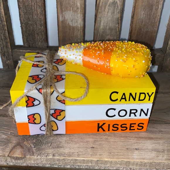 Halloween tiered tray mini book stack trio - Picture 2 of 3